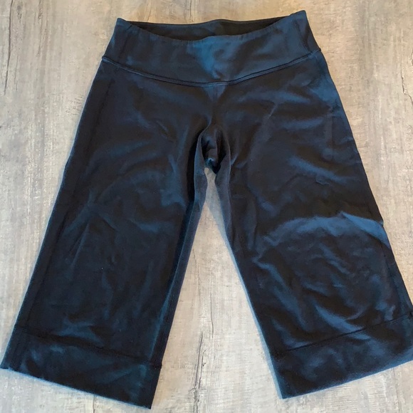 Lululemon Crop - Picture 1 of 5